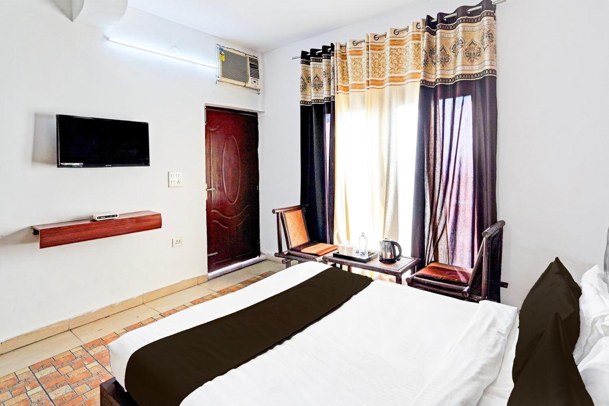 Super Hotel O Palm Dehradun Eksteriør bilde
