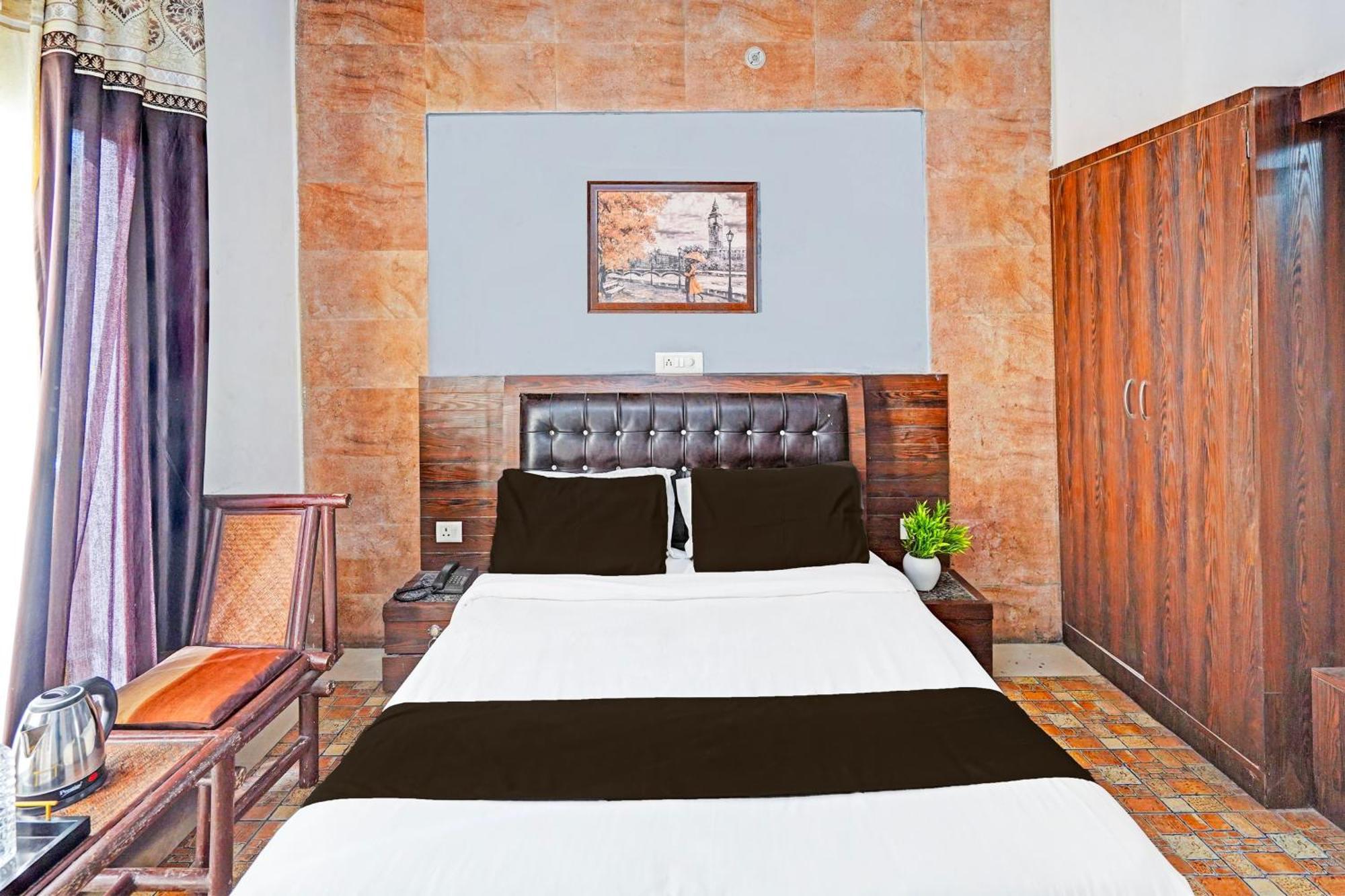 Super Hotel O Palm Dehradun Eksteriør bilde